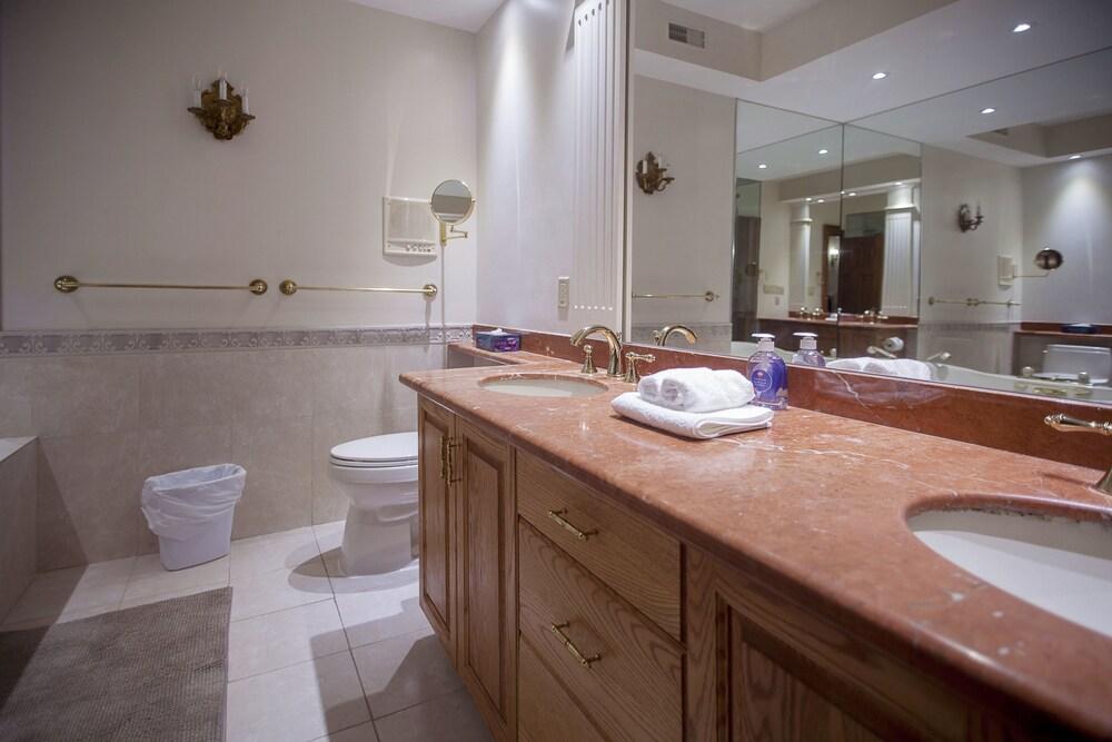 سبيكتاكيولار 1 بد روم يونيت - كينج بد حمام