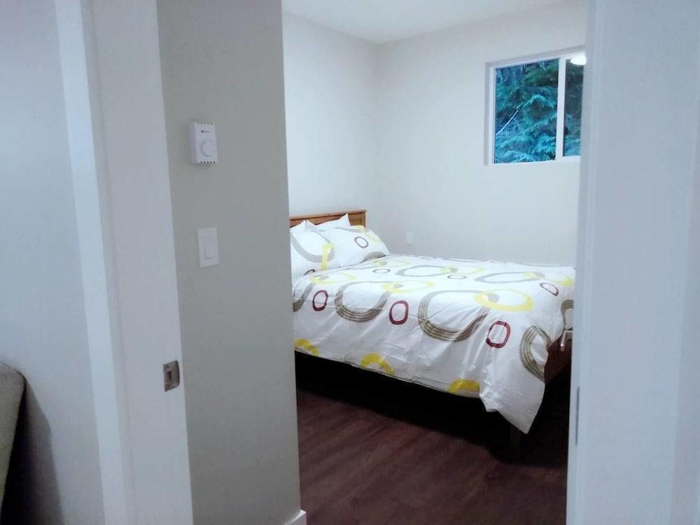 B - Sechelt Private Coastal Home Featured Image
