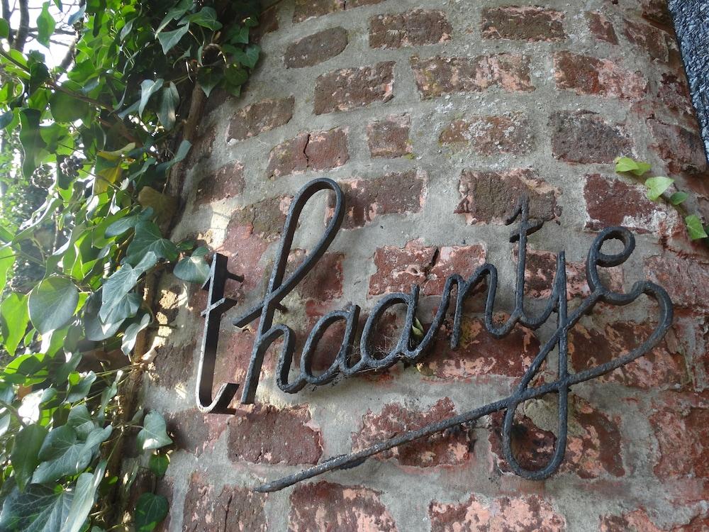 بد آند بريكفاست كاستل تيهانشيه تفاصيل الفندق من الخارج