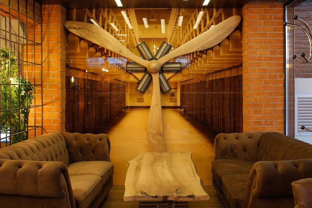 Passpartù Lobby Sitting Area