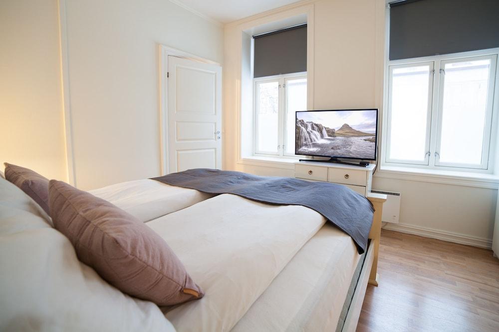 Apt. Obs. gt. 7 Room