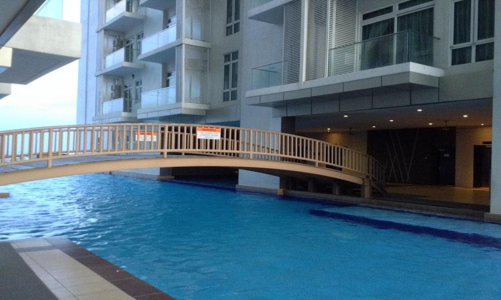 هوم ستاي إن جوهر - كيه إس إل فن ترافل هاوس حمام سباحة مكشوف