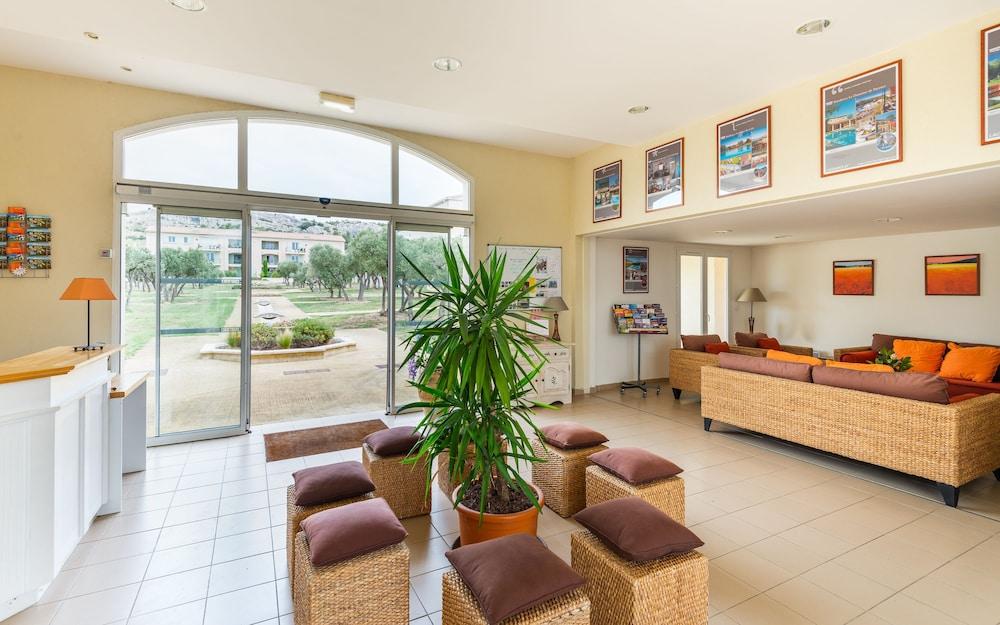 ريزيدنس لاجرانج فاكانس لو دومين دو بورجاك منطقة الاستقبال