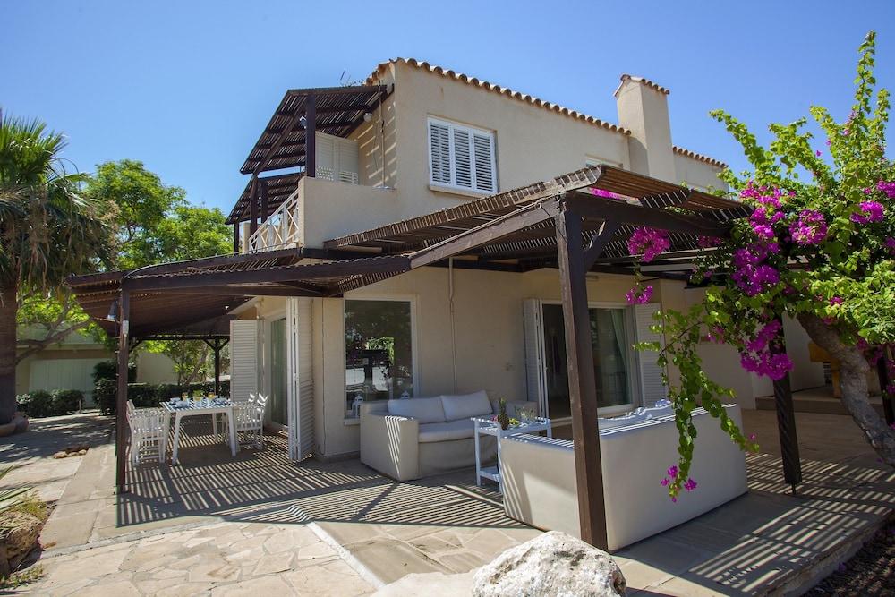 نابا بيتش فرونت فيلا الصورة الأساسية