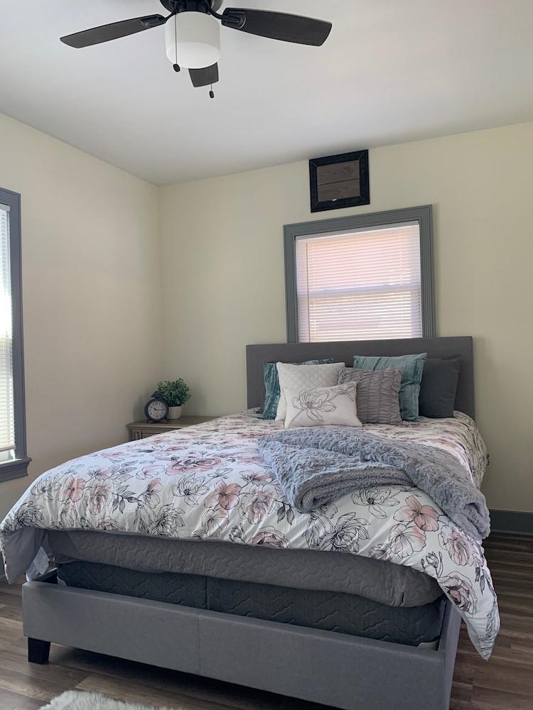 ذا تروتر مانور - ويث برايفت يارد آند باركينج، نير فولز آند كازينو باي نياجارا هوسبيتال غرفة