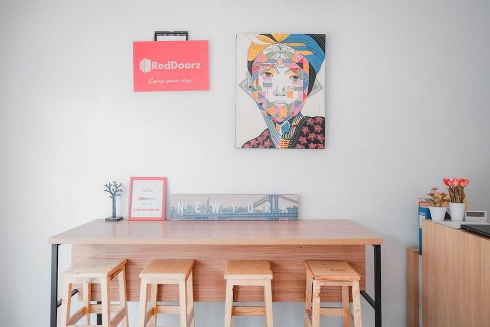 فورميرلي ريد دورز بلس آت أوتيستا رايا سيبوتات الردهة