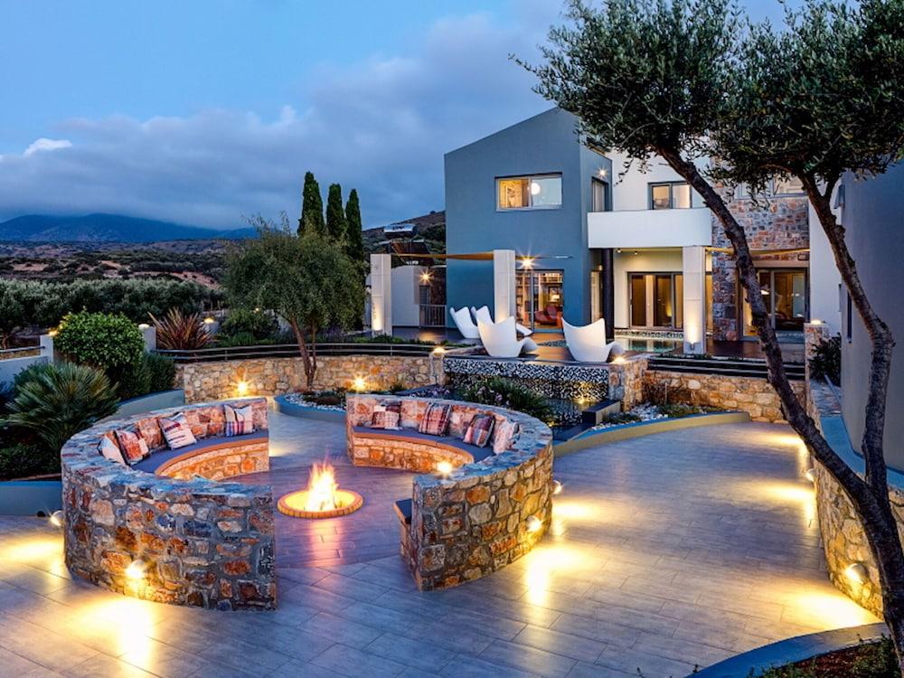 Rustic Villa in Loutra-arkadi With Private Pool and Garden Exterior