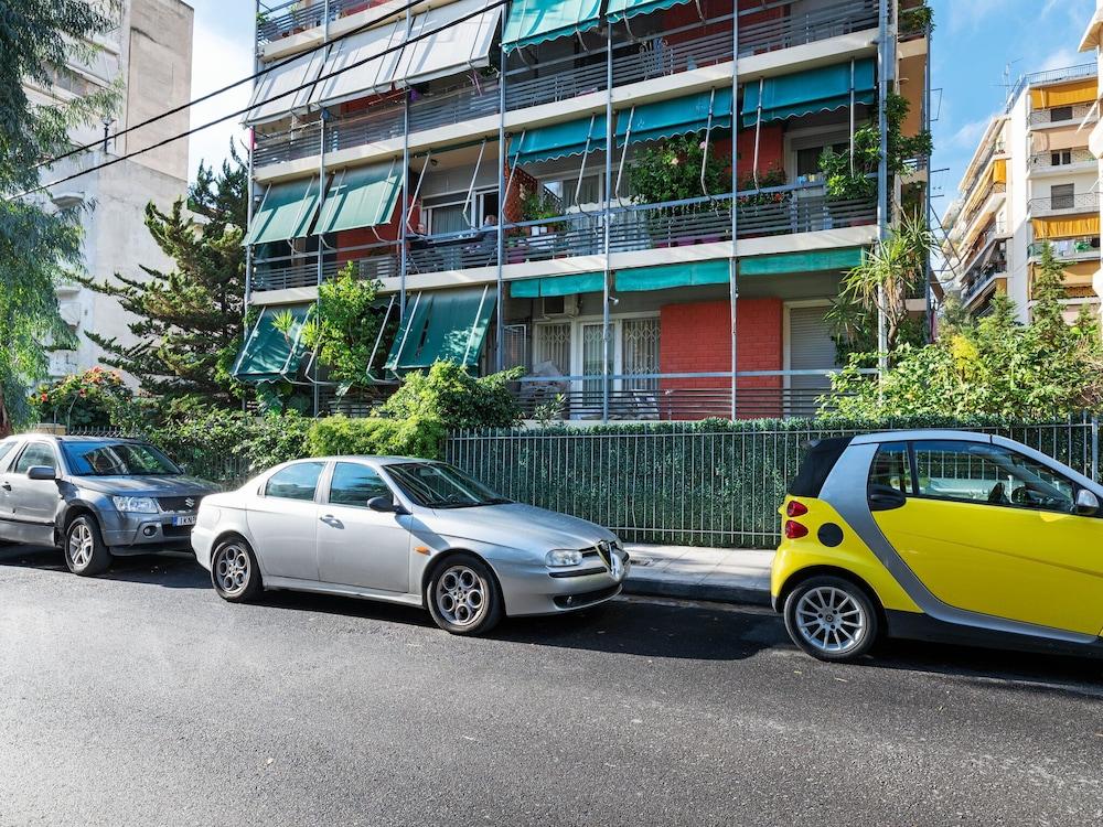 تاستيفول أبارتمنت إن أثينس ويذ أير ك نديشيونينج المنطقة الخارجية