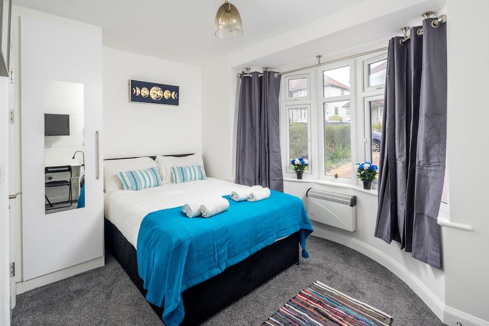 SAV Wembley Studios Room