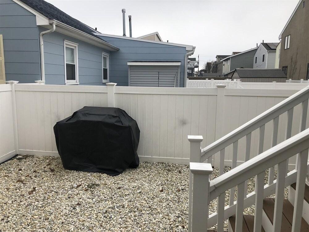 Wc120 West Denver Avenue, Unit 1 Property Grounds