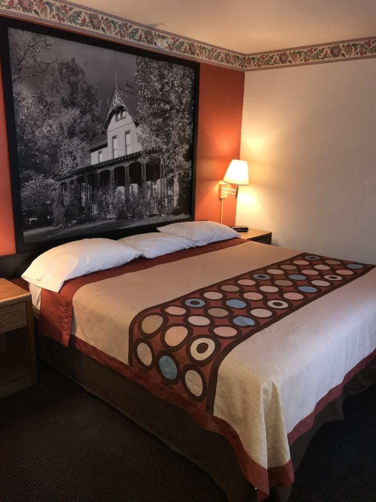 سوبر 8 من ويندهام في ريتشفيلد/كليفلاند غرفة