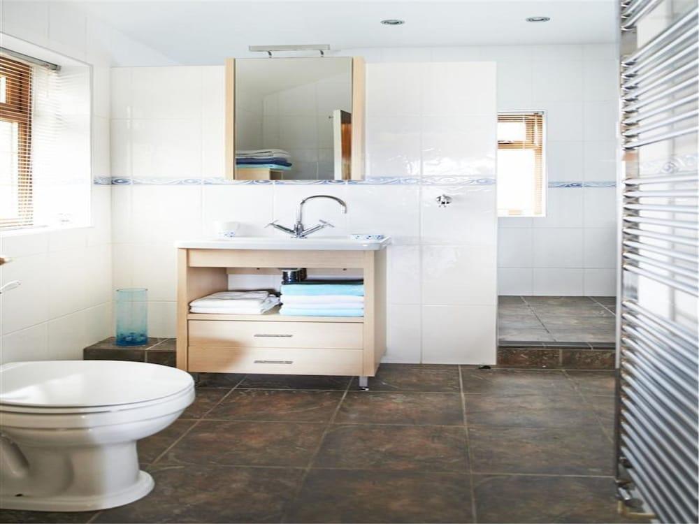 كوت هوليداي هوم ويذ تيريس نير سنتر أوف بريكون حمام