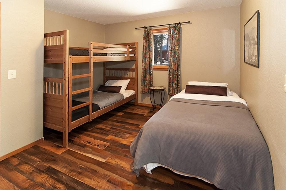 Oslo's Hideaway by Tahoe Mountain Properties Room