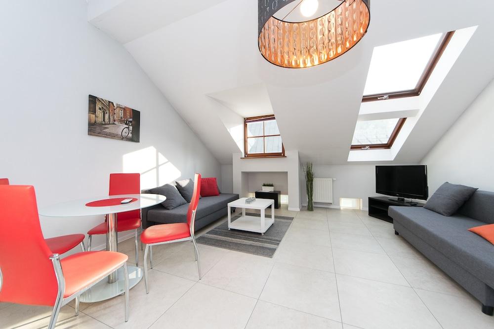 إكسكلوسيف لوفت ماين سكوير يي سبس يو بيلدل الصورة الأساسية