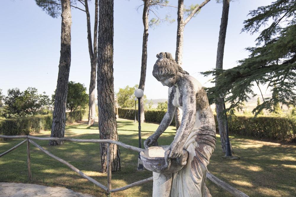 فيلا ليكي هوتل ويلنيس تفاصيل الفندق من الخارج