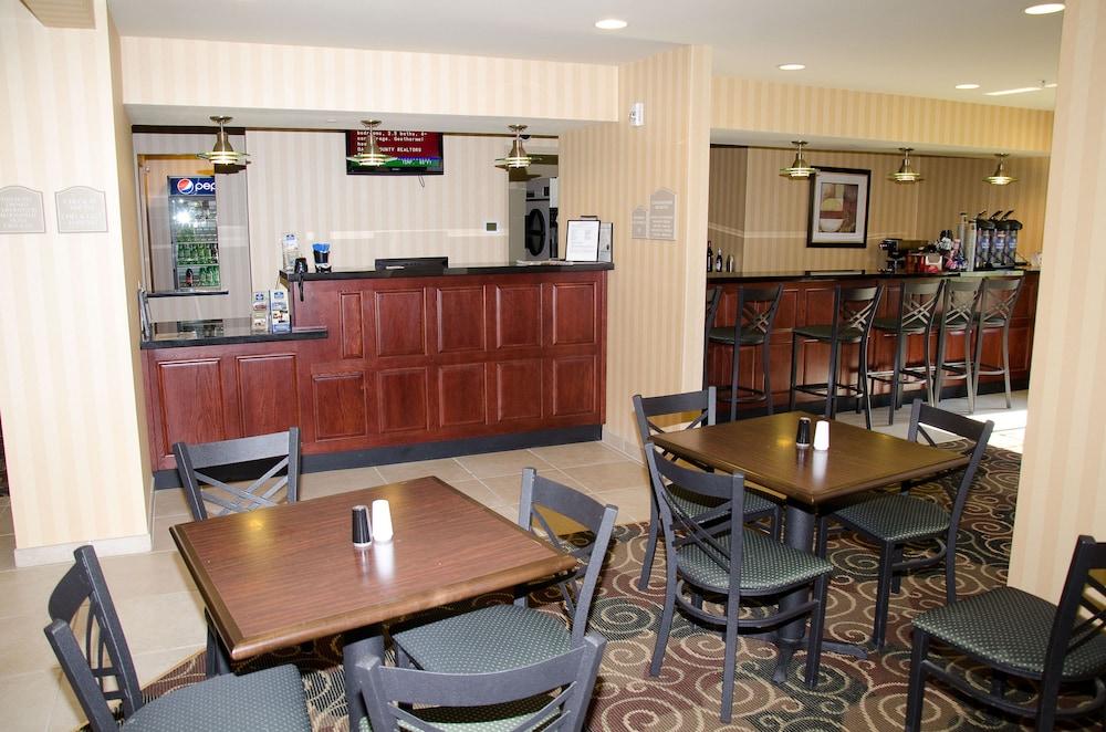 Cobblestone Inn & Suites - Bloomfield Reception