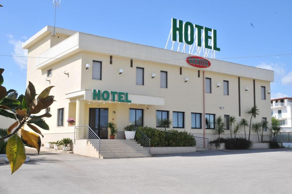 فندق جينيوس