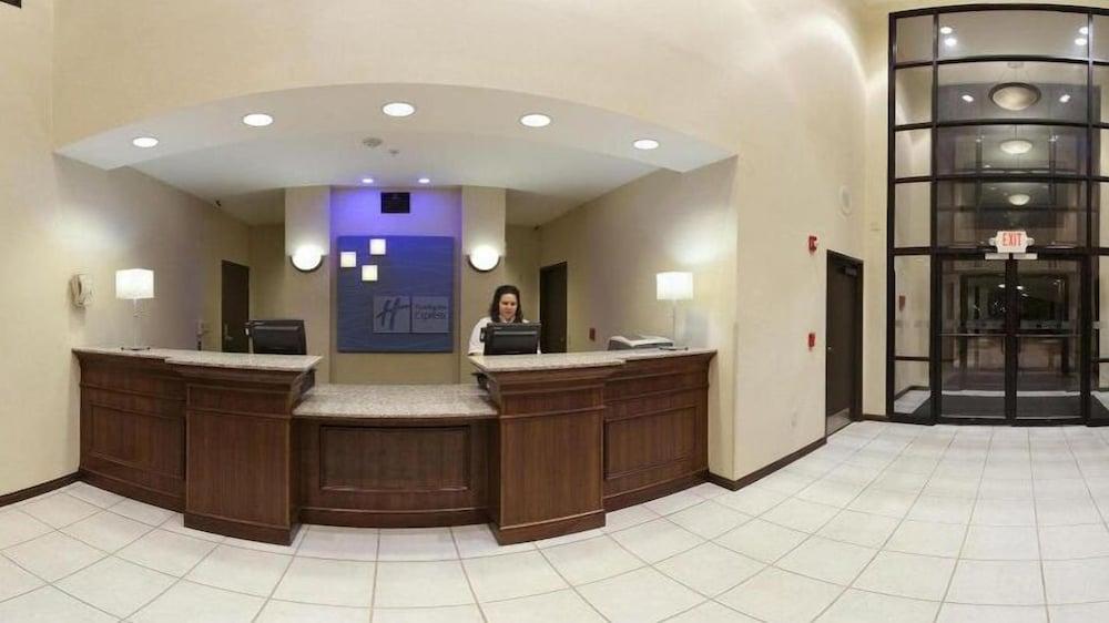 هوليداي إن إكسبرس هوتل آند سويتس فرانكلين أويل سيتي باي آيتش جي منطقة الاستقبال