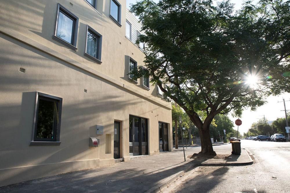 ليلي ساندز باي ريدآونينغ المنطقة الخارجية