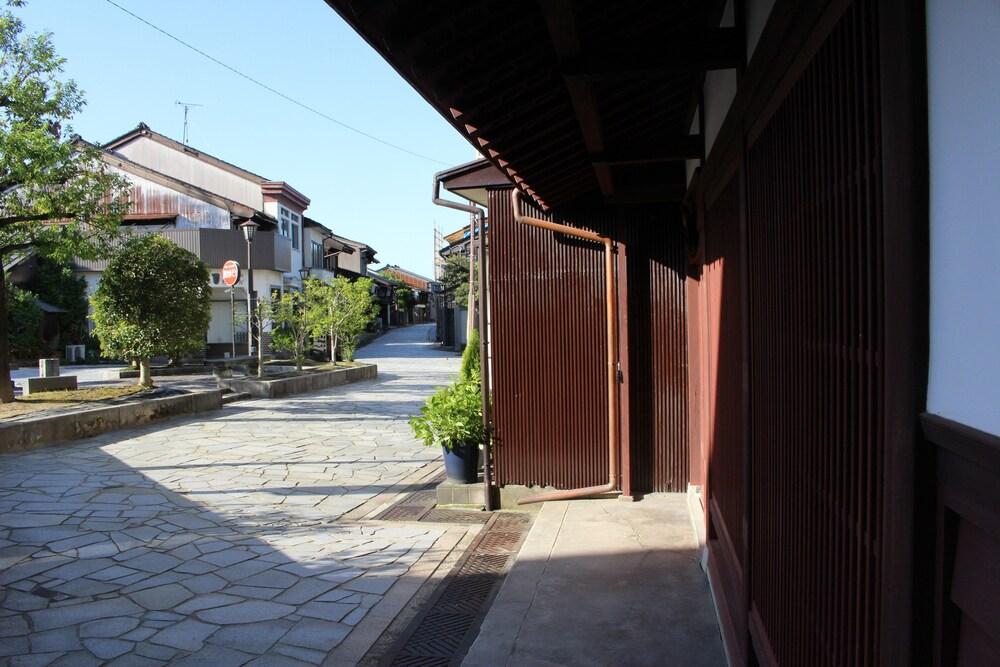 توياما تاكاوكا كاناياماتشي سامانوكو هاوس المنطقة الخارجية