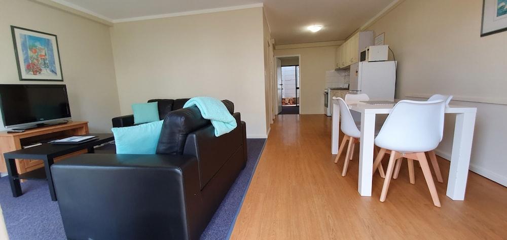 West Beach Lagoon 202 - Quiet & Ground Floor