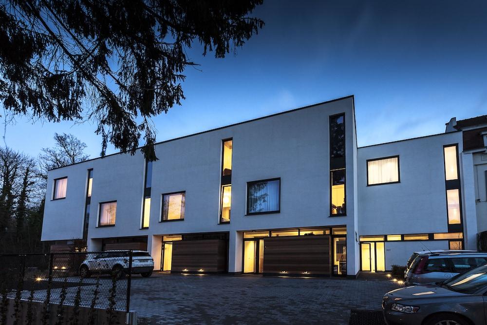 Unit 2 - Modern Smart Home Duplex With Free Parking Exterior