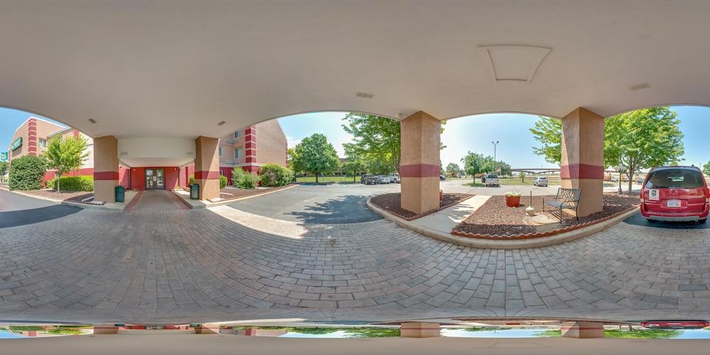 كوراتيل بلس سويتس ويتشيتا ويست أيربورت المنطقة الخارجية