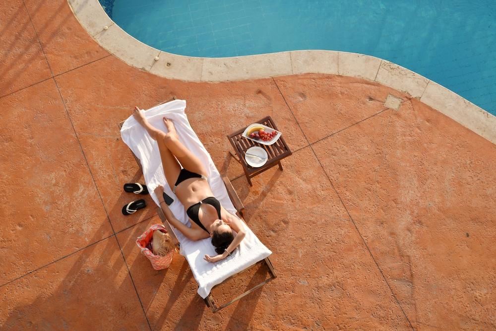 هوليوود إن هوتل زحليقة مائية