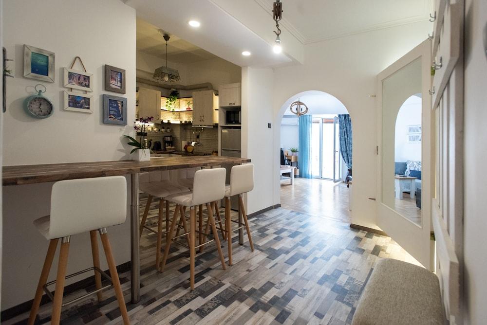 بوي آرك لوفينج أثينا الصورة الأساسية