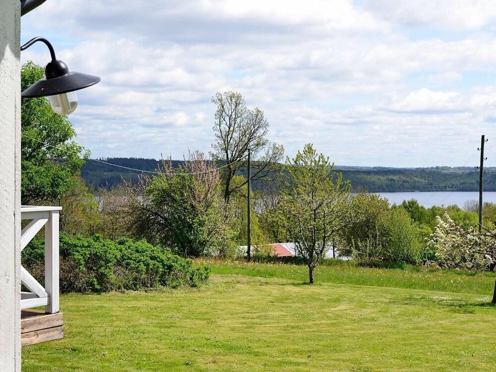 6 بيرسون هوليداي هوم إن تفاريد