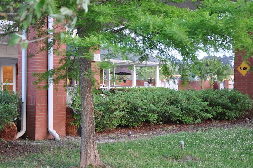 كانتري إن آند سويتس باي راديسون، كوفينغتون، لويزيانا تفاصيل الفندق من الخارج