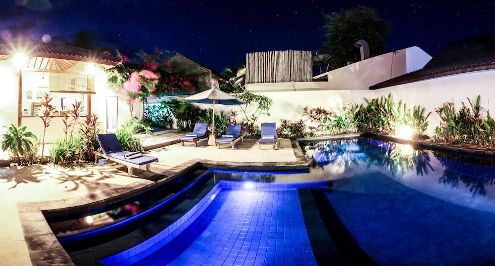 تير نا نوج جيلي تراوانجان أكوموديشن حمام سباحة مكشوف