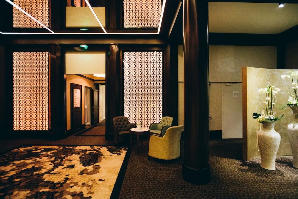 أوتل باريير لو رويال لا بول منطقة الانتظار في الردهة