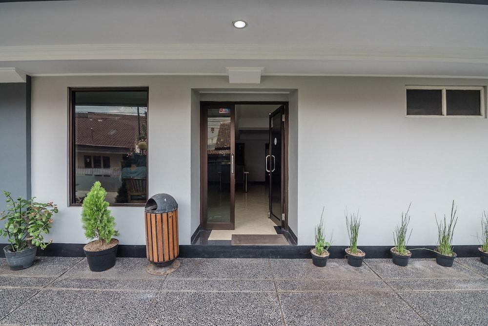 RedDoorz @ Buah Batu Exterior