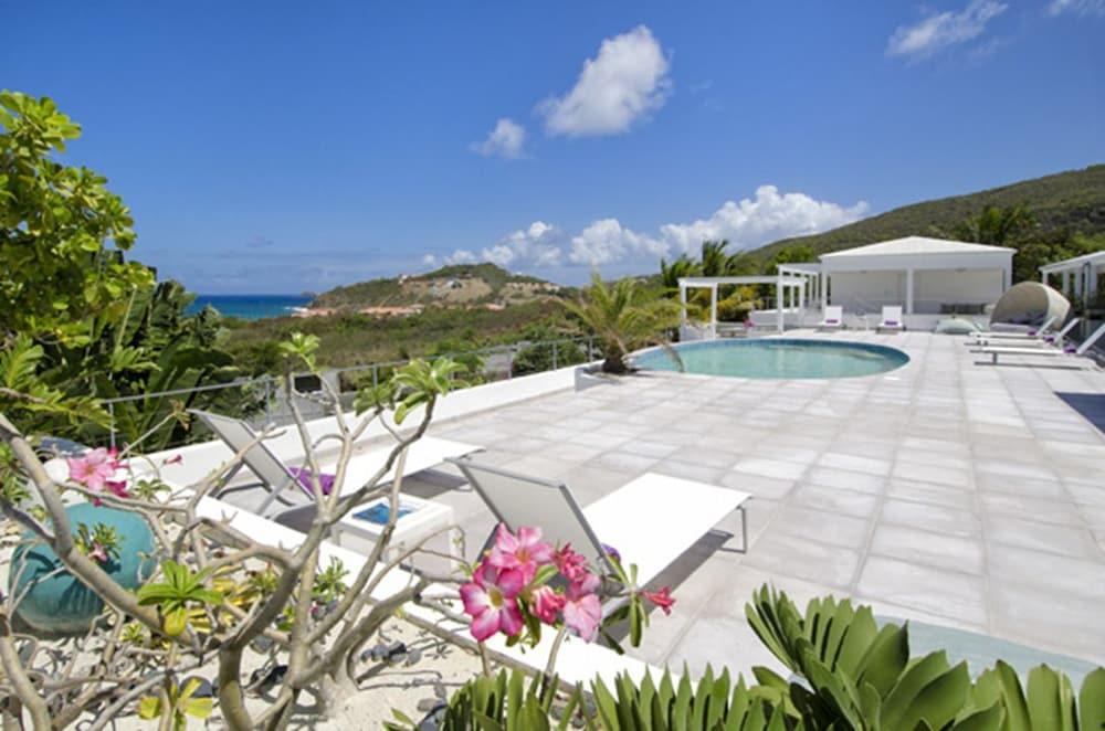 Alizee by Island Properties Online Exterior