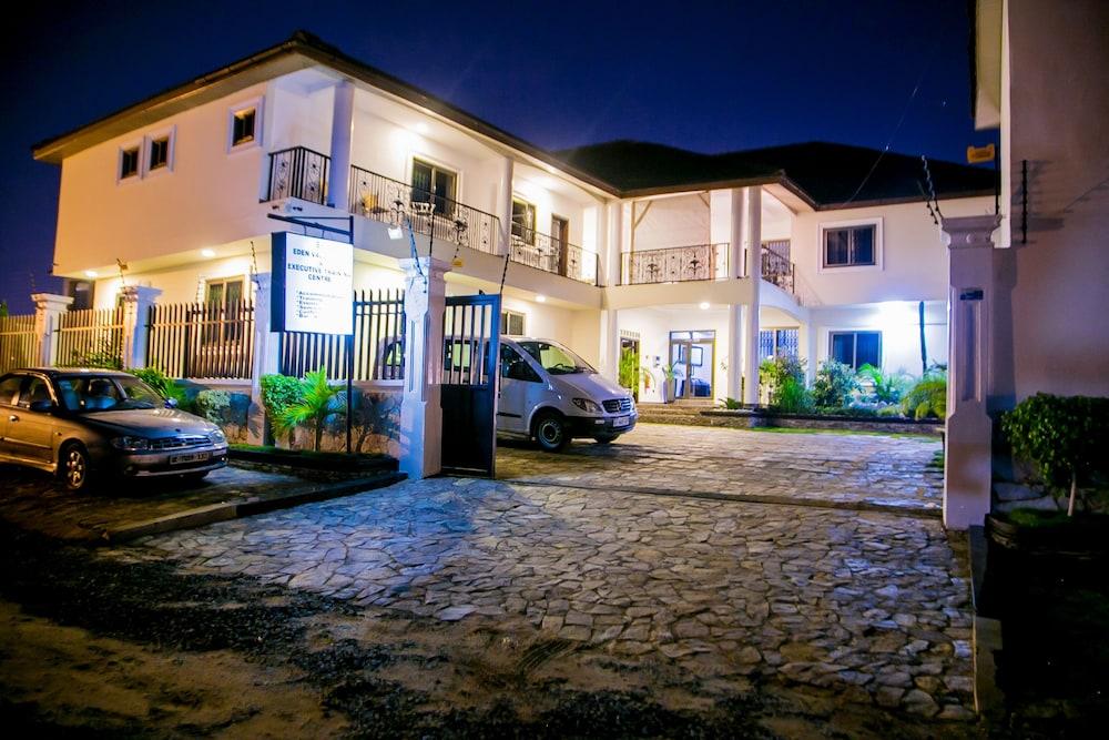 إدين فيل هوتل آند إكزكلوسيف ترينينج سين المنطقة الخارجية