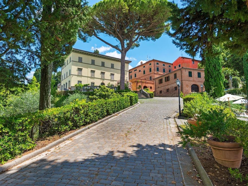 Typical Tuscan Flat With Swimming Pool and air Conditioning Exterior