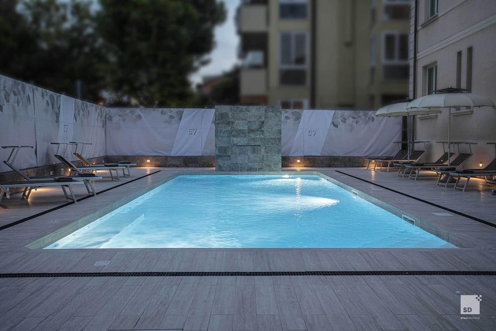 هوتل ريجينا إلينا 57 آند أورو بيانكو سبا زحليقة مائية