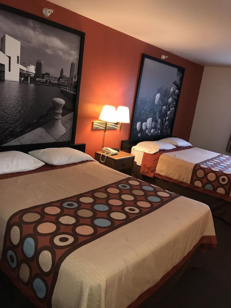 سوبر 8 من ويندهام في ريتشفيلد/كليفلاند غرفة