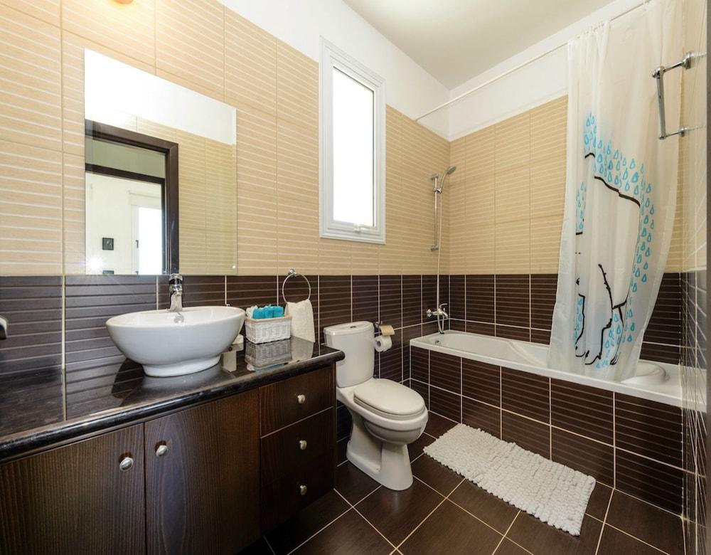 La Vita Villa 2 Bathroom