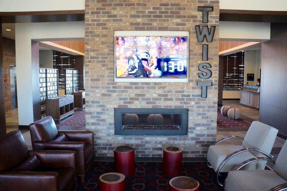 Four Points By Sheraton Midland Lobby Sitting Area