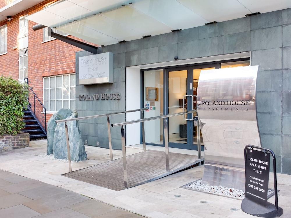 جرايس فول ستوديو إن لندن نير تشورتشيل وار رومز منطقة الاستقبال