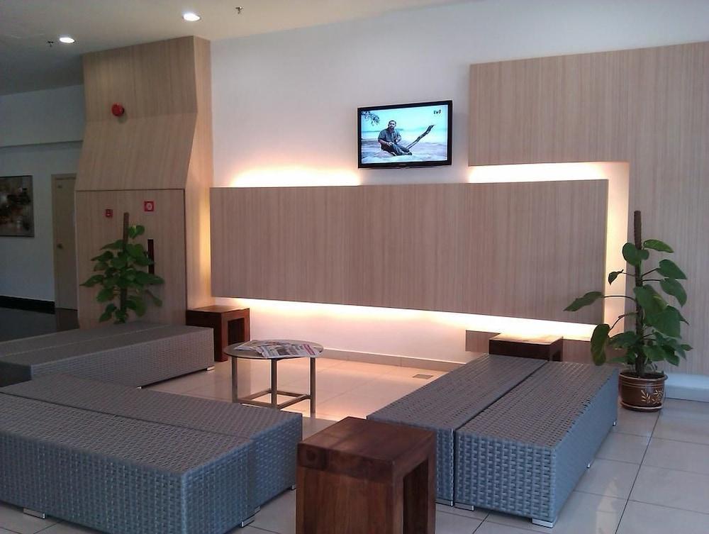 نوفيل هوتيل جوهر منطقة الجلوس في الردهة