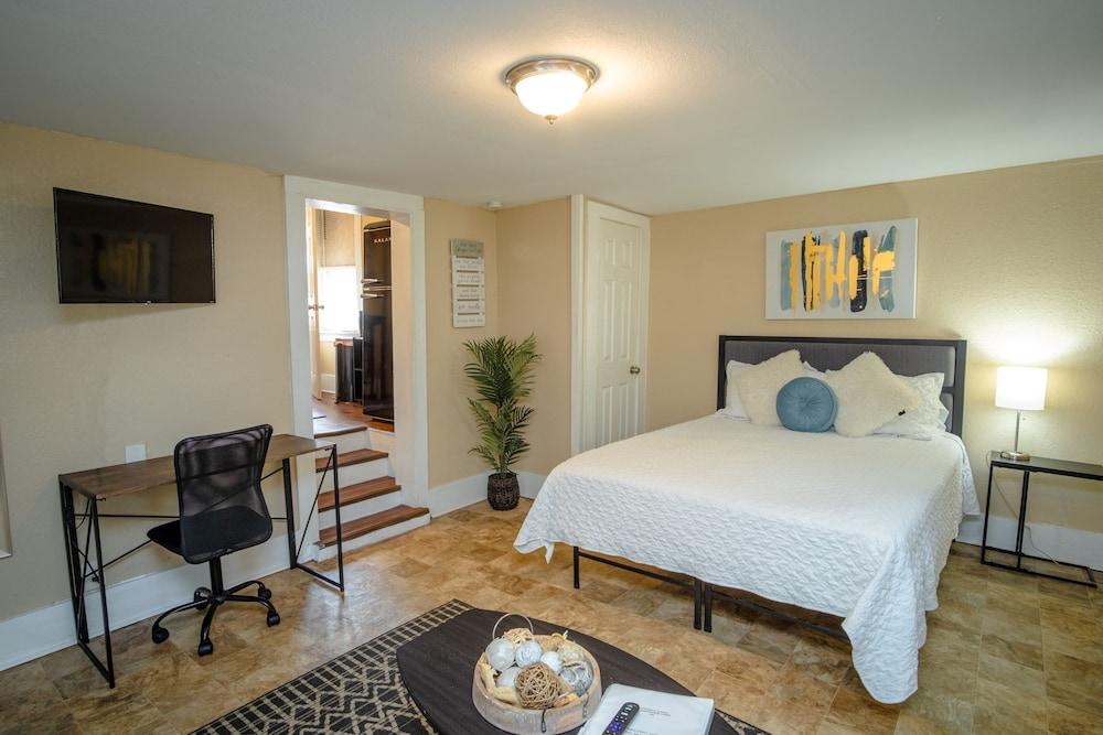 دار ضيافة مريح بالقرب من وسط المدينة غرفة