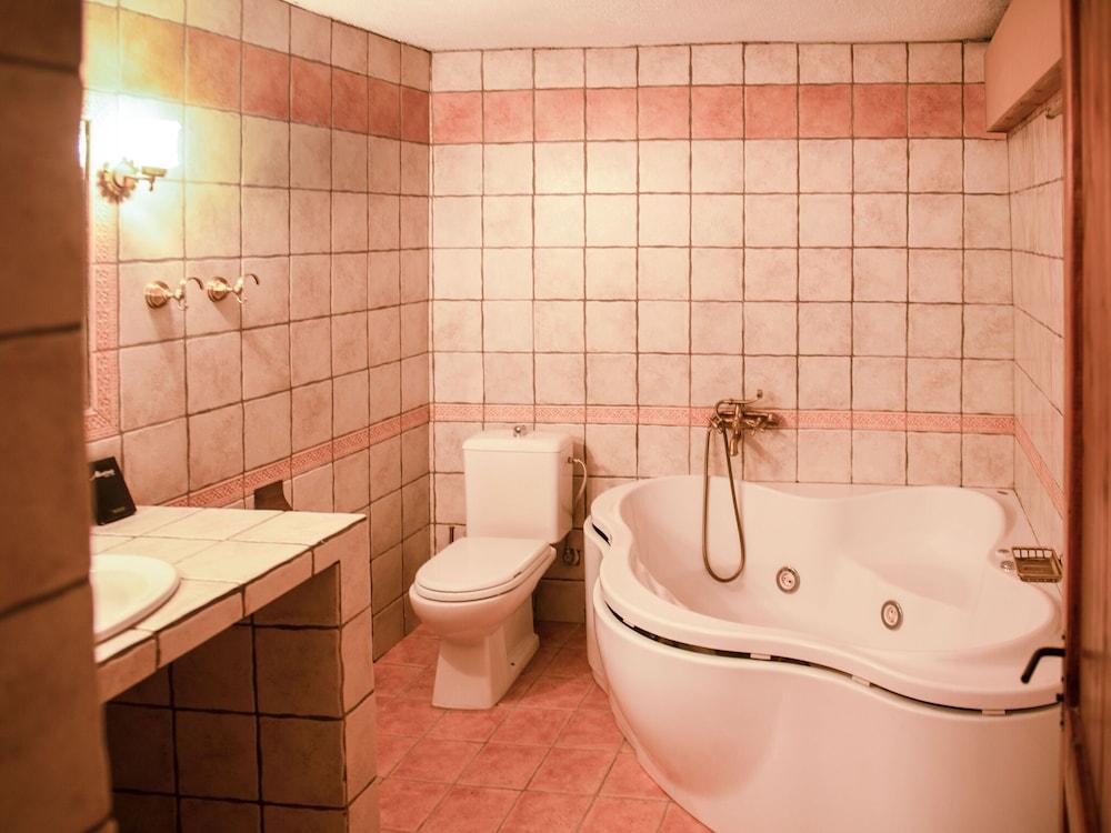 إنتيسينج هوليداي هوم إن بيلا ويذ جاردن حمام