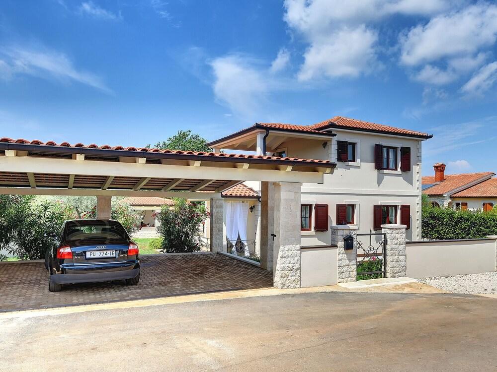 ديتاشد فيلا ويذ برايفت سويمينج بول نير ذا سي المنطقة الخارجية