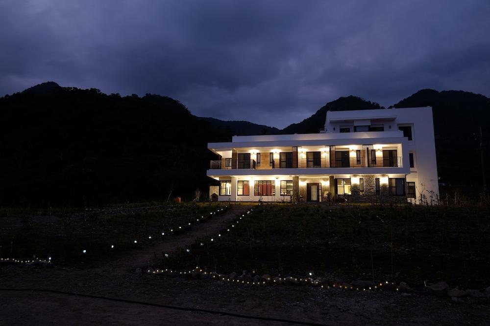 مونليت سي فيو بد آند بريكفاست