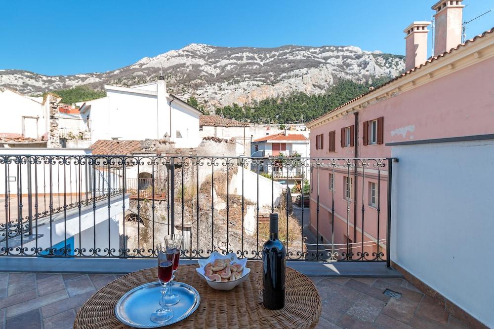 Ghivine Albergo Diffuso Exterior