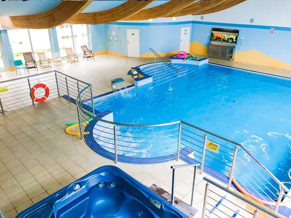 دي دبليو ألباتروس ميديكال سبا حمام سباحة مغطى