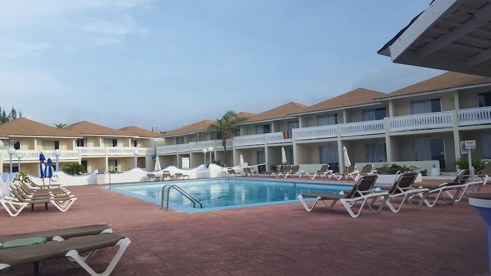 كلوب أمبيانس - للبالغين فقط - شامل جميع الخدمات